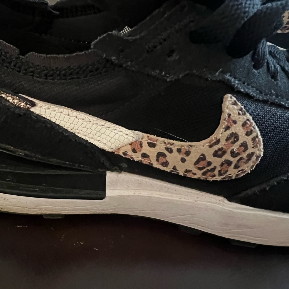 Good condition size 10 women’s Nike sneakers